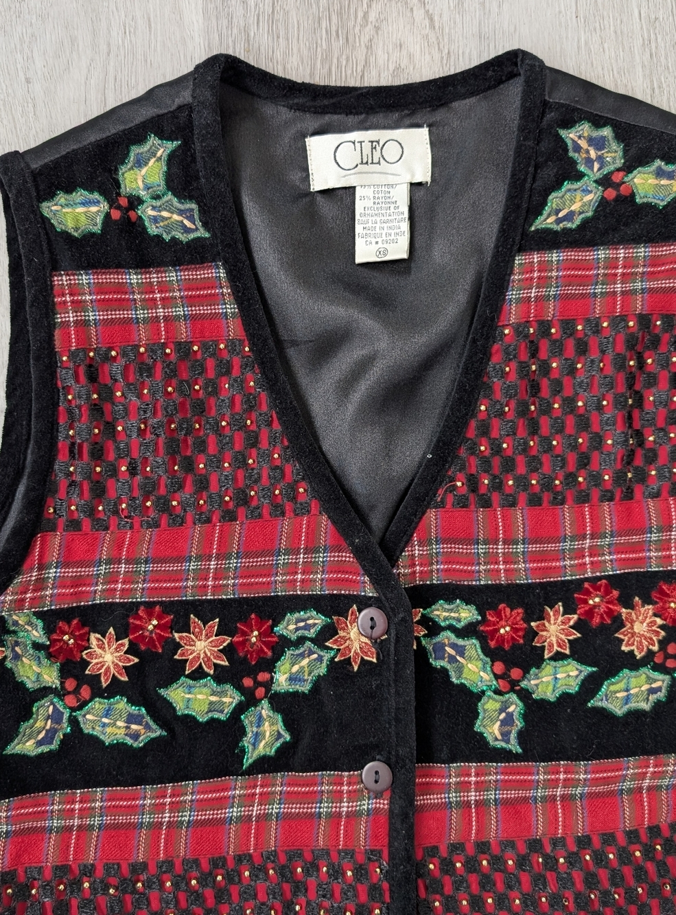 Vintage CLEO Festive Red & Black Plaid Embroidered Christmas Holiday Vest Sz XS - Picture 6 of 11